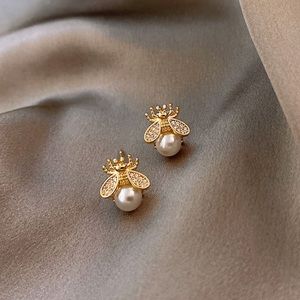 🐝 Bee Pearl Stud Earrings